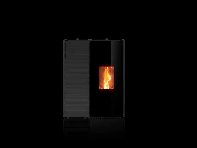 MCZ Eiko 365 Pelletofen mit integrierter Kühlfunktion, modernes Design in Schwarz