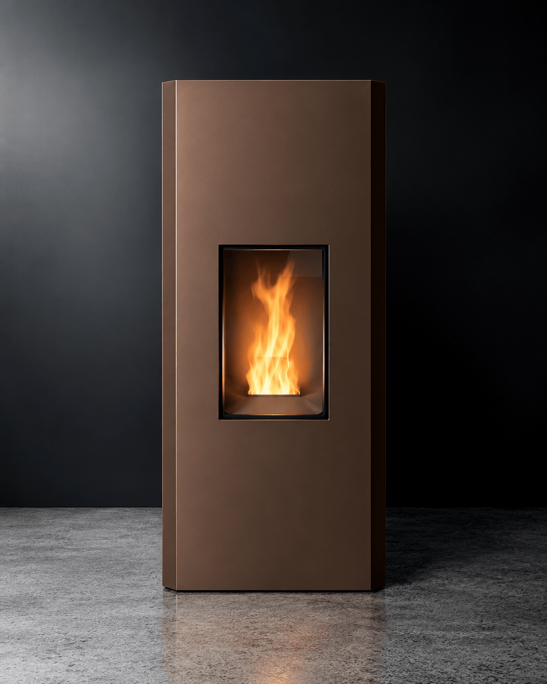 MCZ MAKO Pelletofen in Bronze mit geradlinigem Design und leuchtendem Flammenbild vor dunklem Hintergrund.